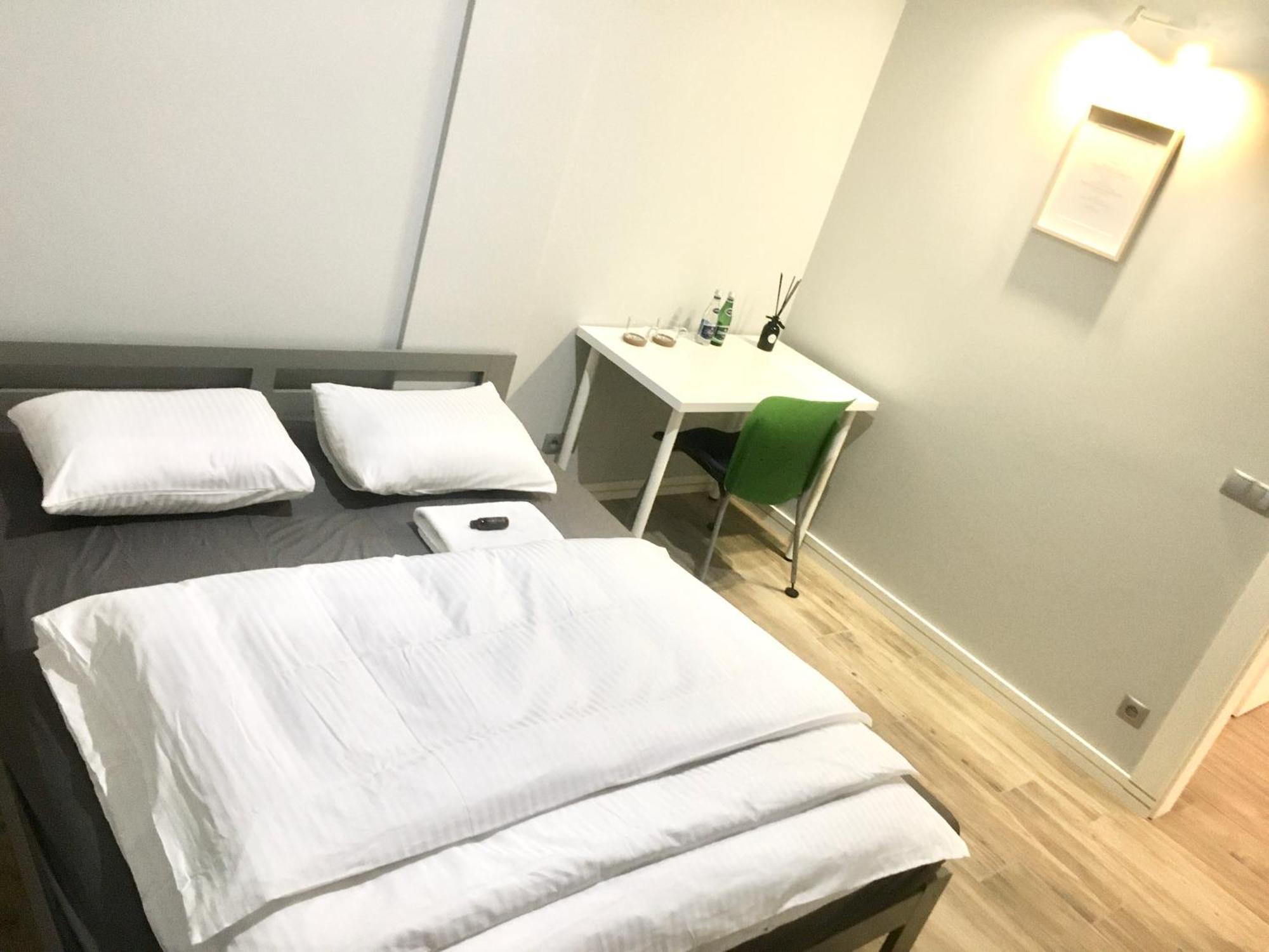 Fractal Guest Rooms - Poznan Centrum Andersia Square & Old Town Стая снимка